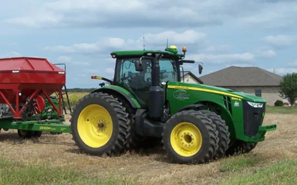 Farm tractor
