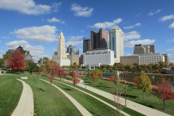 Downtowm Columbus Ohio with buildings and green park and trees.